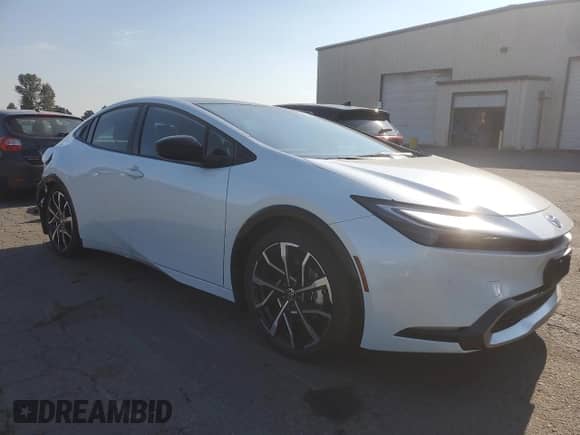 2025 Toyota Prius SE с VIN JTDACACU8S3041073, выставлен на аукционе Copart как лот 70349115 с пробегом 1 085 миль миль и Списание • Salvage title. История ставок и продаж доступна на DreamBid. Изображение 4.