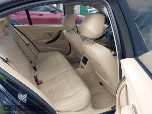 ✅ 2013 BMW 3 Series 328i xDrive • VIN: WBA3B3C52DF536321 • Лот: 42004170. Опубликован ранее на IAAI с пробегом 70 985 миль. Бесплатный доступ к архиву аукционных продаж из США и подробный отчёт об истории автомобиля на DreamBid. Изображение 8.