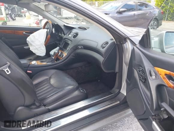 ✅ 2009 Mercedes-Benz SL 550 • VIN: WDBSK71F59F143498 • Lot: 43793824. Wystawiony na IAAI z przebiegiem 91 446 mil. Bezpłatny archiwum sprzedaży aukcyjnych z USA i szczegółowy raport historii pojazdu na DreamBid. Zdjęcie 5.