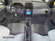 2005 Chevrolet Aveo LS z VIN KL1TD52695B497004, wystawiony jako Copart lot #85917574 z przebiegiem 96 990 mil mil oraz Szkoda całkowita • Salvage title. Historia ofert i sprzedaży dostępna na DreamBid. Obrazek 8.