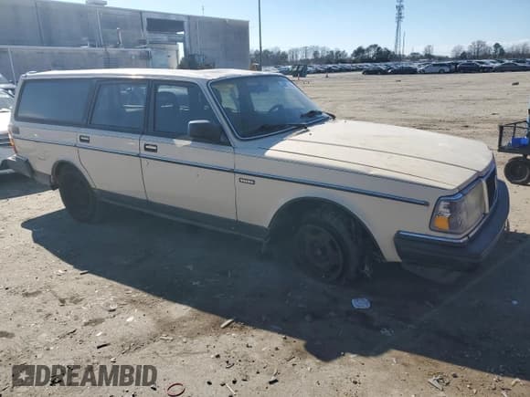 ✅ 1989 Volvo 240 DL • VIN: YV1AX8859K1842776 • Lot: 46861405. Listed on Copart with 179,346 mi. Free auction sales archive from the USA and detailed vehicle history report at DreamBid. Image 4.