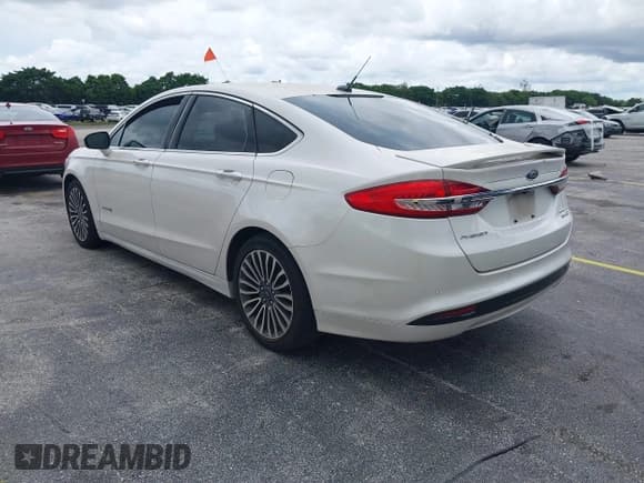 ✅ 2017 Ford Fusion Hybrid Titanium • VIN: 3FA6P0RU4HR250242 • Лот: 43224550. Опубликован ранее на IAAI с пробегом 178 522 миль. Бесплатный доступ к архиву аукционных продаж из США и подробный отчёт об истории автомобиля на DreamBid. Изображение 3.