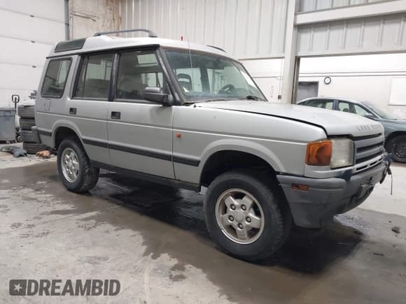 ✅ 1996 Land Rover Discovery • VIN: SALJY1282TA192177 • Lot: 42221390. Wystawiony na IAAI z przebiegiem 167 727 mil. Bezpłatny archiwum sprzedaży aukcyjnych z USA i szczegółowy raport historii pojazdu na DreamBid. Zdjęcie 1.