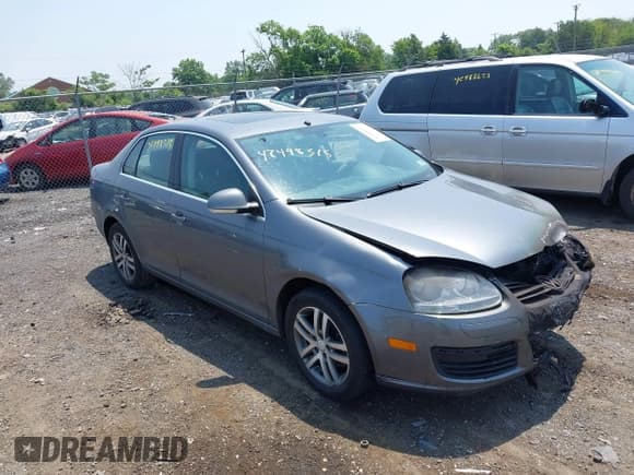 ✅ 2005 Volkswagen Jetta 2.5L • VIN: 3VWSF71K45M636485 • Лот: 42498515. Опубликован ранее на IAAI с пробегом Не указан. Бесплатный доступ к архиву аукционных продаж из США и подробный отчёт об истории автомобиля на DreamBid. Изображение 1.