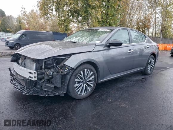 ✅ 2025 Nissan Altima SV • VIN: 1N4BL4DV9SN337243 • Lot: 94164125. Wystawiony na Copart z przebiegiem 24 660 mil. Bezpłatny archiwum sprzedaży aukcyjnych z USA i szczegółowy raport historii pojazdu na DreamBid. Zdjęcie 1.