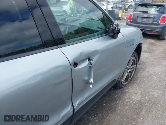 ✅ 2021 Porsche Macan • VIN: WP1AA2A55MLB14277 • Lot: 42278230. Wystawiony na IAAI z przebiegiem 62 086 mil. Bezpłatny archiwum sprzedaży aukcyjnych z USA i szczegółowy raport historii pojazdu na DreamBid. Zdjęcie 6.