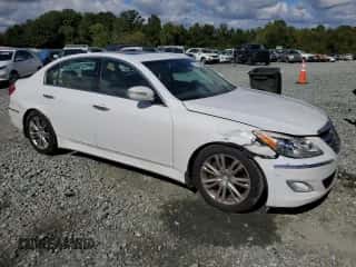 2014 Hyundai Genesis 3.8L z VIN KMHGC4DD4EU265431, wystawiony jako Copart lot #73805934 z przebiegiem 209 667 mil mil oraz Szkoda całkowita • Salvage title. Historia ofert i sprzedaży dostępna na DreamBid. Obrazek 4.