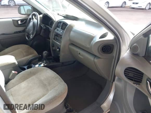 2006 Hyundai Santa Fe GLS z VIN KM8SC13D56U108048, wystawiony jako IAAI lot #41463035 z przebiegiem 236 546 mil mil oraz . Historia ofert i sprzedaży dostępna na DreamBid. Obrazek 5.