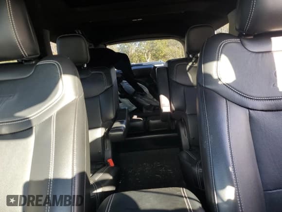 ✅ 2022 Ford Explorer ST • VIN: 1FM5K8GC6NGB91867 • Lot: 85281755. Wystawiony na Copart z przebiegiem 31 357 mil. Bezpłatny archiwum sprzedaży aukcyjnych z USA i szczegółowy raport historii pojazdu na DreamBid. Zdjęcie 10.