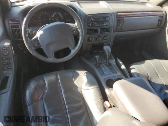✅ 2000 Jeep Grand Cherokee Laredo • VIN: 1J4GW48S1YC214915 • Lot: 82728995. Listed on Copart with 111,305 mi. Free auction sales archive from the USA and detailed vehicle history report at DreamBid. Image 8.