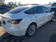 ✅ 2022 Tesla Model 3 Long Range • VIN: 5YJ3E1EB6NF125799 • Lot: 43739685. Wystawiony na IAAI z przebiegiem 54 400 mil. Bezpłatny archiwum sprzedaży aukcyjnych z USA i szczegółowy raport historii pojazdu na DreamBid. Zdjęcie 4.