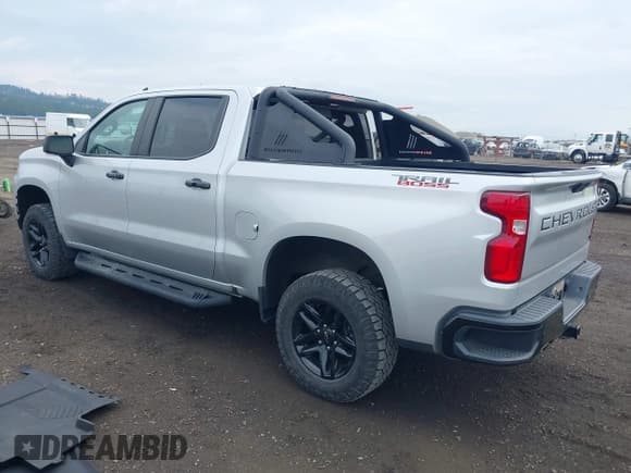 ✅ 2021 Chevrolet Silverado 1500 LT Trail Boss • VIN: 1GCPYFEL9MZ155550 • Lot: 42785163. Wystawiony na IAAI z przebiegiem 33 322 mil. Bezpłatny archiwum sprzedaży aukcyjnych z USA i szczegółowy raport historii pojazdu na DreamBid. Zdjęcie 3.