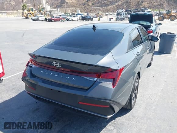 ✅ 2025 Hyundai Elantra SEL Sport • VIN: KMHLM4DG7SU020513 • Lot: 43218775. Listed on IAAI with 5,390 mi. Free auction sales archive from the USA and detailed vehicle history report at DreamBid. Image 4.