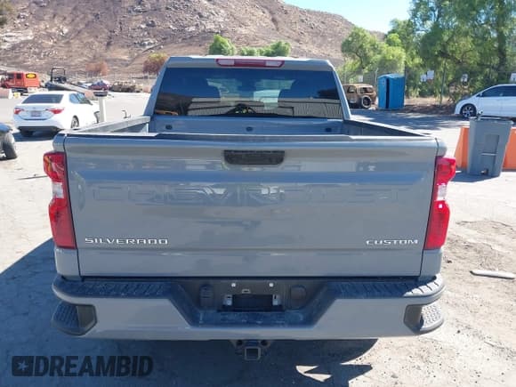 ✅ 2024 Chevrolet Silverado 1500 Custom • VIN: 3GCPABEK3RG402752 • Лот: 43476872. Опубликован ранее на IAAI с пробегом 9 127 миль. Бесплатный доступ к архиву аукционных продаж из США и подробный отчёт об истории автомобиля на DreamBid. Изображение 16.