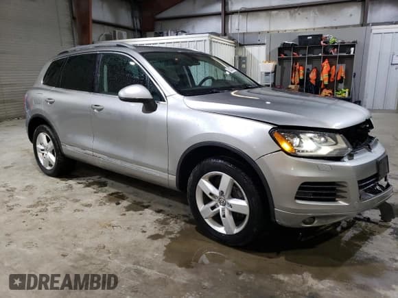 ✅ 2011 Volkswagen Touareg • VIN: WVGFG9BPXBD005380 • Lot: 50247515. Wystawiony na Copart z przebiegiem 120 703 mil. Bezpłatny archiwum sprzedaży aukcyjnych z USA i szczegółowy raport historii pojazdu na DreamBid. Zdjęcie 4.
