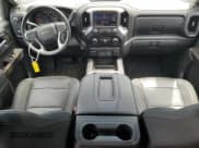 ✅ 2021 Chevrolet Silverado 1500 RST • VIN: 3GCUYEED3MG261658 • Lot: 68487364. Wystawiony na Copart z przebiegiem 40 227 mil. Bezpłatny archiwum sprzedaży aukcyjnych z USA i szczegółowy raport historii pojazdu na DreamBid. Zdjęcie 8.