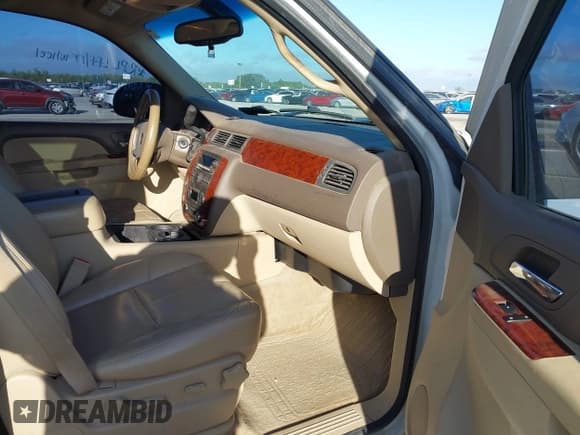 ✅ 2011 Chevrolet Suburban LT • VIN: 1GNSCJE05BR388248 • Lot: 42617677. Listed on IAAI with 247,514 mi. Free auction sales archive from the USA and detailed vehicle history report at DreamBid. Image 5.