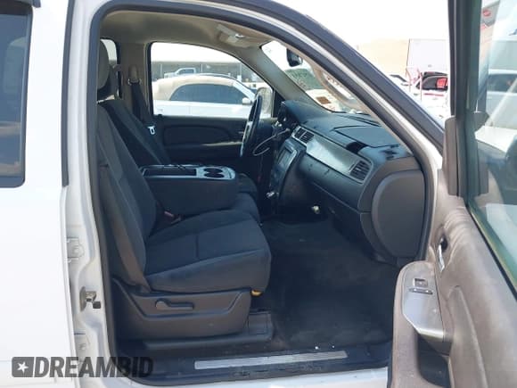 ✅ 2007 Chevrolet Tahoe LS • VIN: 1GNFC13C87R286352 • Lot: 42927693. Wystawiony na IAAI z przebiegiem 268 163 mil. Bezpłatny archiwum sprzedaży aukcyjnych z USA i szczegółowy raport historii pojazdu na DreamBid. Zdjęcie 5.