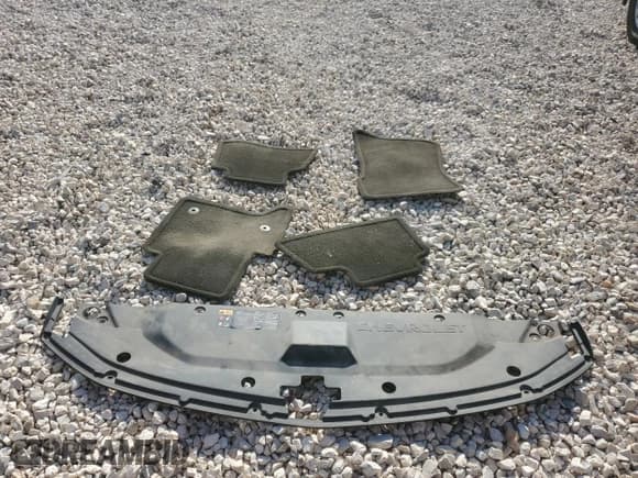 ✅ 2015 Chevrolet Suburban LT • VIN: 1GNSKJKC9FR692948 • Lot: 65414594. Wystawiony na Copart z przebiegiem 182 909 mil. Bezpłatny archiwum sprzedaży aukcyjnych z USA i szczegółowy raport historii pojazdu na DreamBid. Zdjęcie 13.