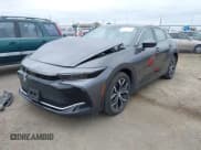 ✅ 2024 Toyota Crown XLE • VIN: JTDAAAAF5R3029757 • Lot: 41773356. Wystawiony na IAAI z przebiegiem 13 510 mil. Bezpłatny archiwum sprzedaży aukcyjnych z USA i szczegółowy raport historii pojazdu na DreamBid. Zdjęcie 2.