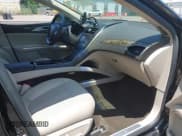 ✅ 2016 Lincoln MKZ Hybrid • VIN: 3LN6L2LU4GR630184 • Lot: 42565380. Wystawiony na IAAI z przebiegiem 164 988 mil. Bezpłatny archiwum sprzedaży aukcyjnych z USA i szczegółowy raport historii pojazdu na DreamBid. Zdjęcie 5.