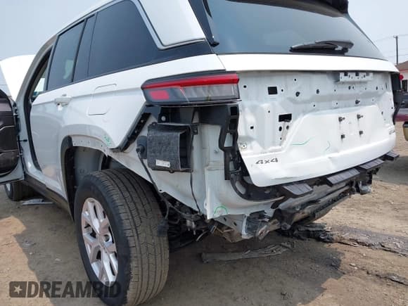 ✅ 2022 Jeep Grand Cherokee Limited • VIN: 1C4RJHBG1N8595107 • Lot: 42416656. Listed on IAAI with 33,574 mi. Free auction sales archive from the USA and detailed vehicle history report at DreamBid. Image 6.