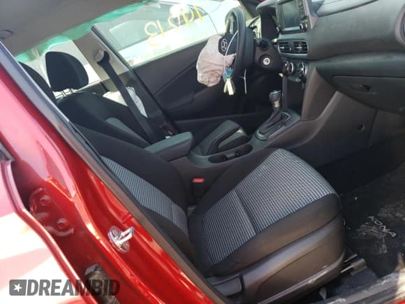 ✅ 2019 Hyundai Kona SE • VIN: KM8K12AA8KU223032 • Лот: 71890914. Опубликован ранее на Copart с пробегом 74 213 миль. Бесплатный доступ к архиву аукционных продаж из США и подробный отчёт об истории автомобиля на DreamBid. Изображение 7.