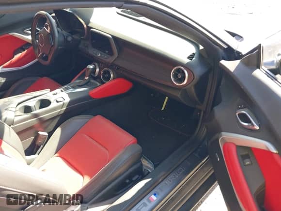 2017 Chevrolet Camaro 2SS z VIN 1G1FH3D76H0122250, wystawiony jako IAAI lot #43434570 z przebiegiem 70 150 mil mil oraz . Historia ofert i sprzedaży dostępna na DreamBid. Obrazek 5.