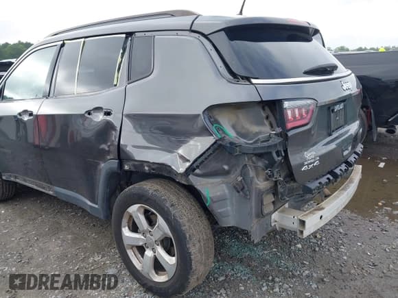 ✅ 2019 Jeep Compass Latitude • VIN: 3C4NJDBB4KT593344 • Lot: 42591052. Wystawiony na IAAI z przebiegiem 120 251 mil. Bezpłatny archiwum sprzedaży aukcyjnych z USA i szczegółowy raport historii pojazdu na DreamBid. Zdjęcie 6.