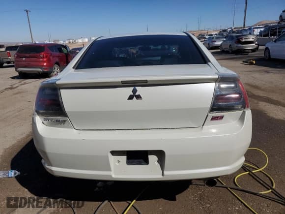✅ 2006 Mitsubishi Galant ES • VIN: 4A3AB36F16E074483 • Lot: 46873025. Wystawiony na Copart z przebiegiem 183 969 mil. Bezpłatny archiwum sprzedaży aukcyjnych z USA i szczegółowy raport historii pojazdu na DreamBid. Zdjęcie 6.