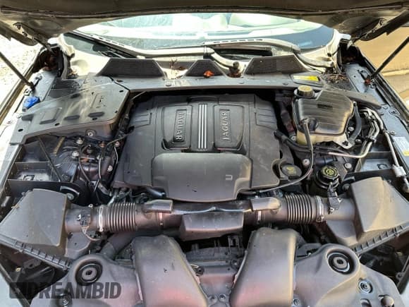 ✅ 2011 Jaguar XJ XJL • VIN: SAJWA2GB8BLV15633 • Lot: 92482215. Wystawiony na Copart z przebiegiem 115 725 mil. Bezpłatny archiwum sprzedaży aukcyjnych z USA i szczegółowy raport historii pojazdu na DreamBid. Zdjęcie 7.