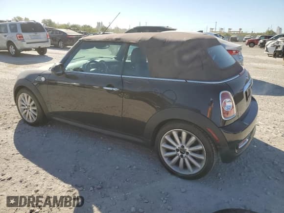 ✅ 2013 MINI Convertible S • VIN: WMWZP3C54DT550704 • Лот: 76346244. Опубликован ранее на Copart с пробегом 111 997 миль. Бесплатный доступ к архиву аукционных продаж из США и подробный отчёт об истории автомобиля на DreamBid. Изображение 2.