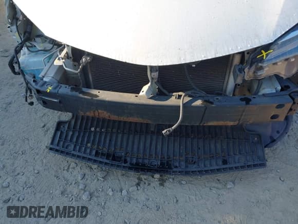 ✅ 2017 Toyota Corolla LE • VIN: 5YFBURHE7HP574162 • Лот: 43183255. Опубликован ранее на IAAI с пробегом 163 504 миль. Бесплатный доступ к архиву аукционных продаж из США и подробный отчёт об истории автомобиля на DreamBid. Изображение 18.