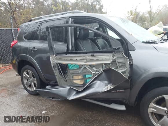 ✅ 2011 Toyota RAV4 Sport • VIN: JTMWF4DV2B5037384 • Лот: 43533446. Опубликован ранее на IAAI с пробегом 162 750 миль. Бесплатный доступ к архиву аукционных продаж из США и подробный отчёт об истории автомобиля на DreamBid. Изображение 6.