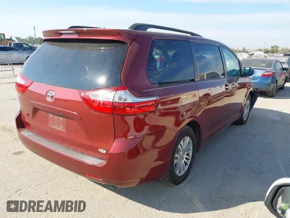 ✅ 2017 Toyota Sienna XLE Auto Access Seat • VIN: 5TDYZ3DC0HS886182 • Lot: 43382382. Listed on IAAI with 131,422 mi. Free auction sales archive from the USA and detailed vehicle history report at DreamBid. Image 4.