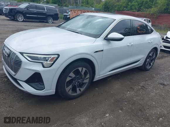 ✅ 2021 Audi e-tron Premium • VIN: WA11AAGE9MB009888 • Лот: 42330591. Опубликован ранее на IAAI с пробегом 35 546 миль. Бесплатный доступ к архиву аукционных продаж из США и подробный отчёт об истории автомобиля на DreamBid. Изображение 19.