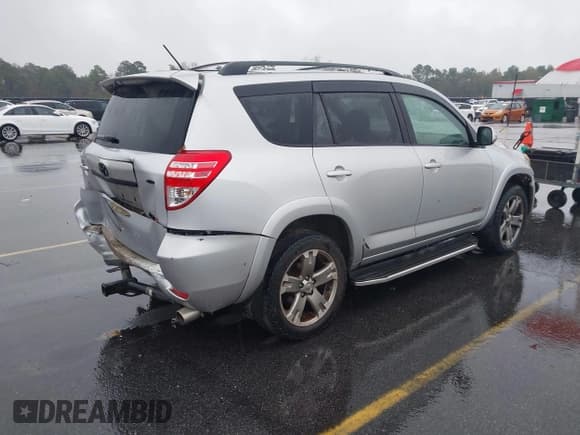 ✅ 2010 Toyota RAV4 Sport • VIN: JTMRK4DV6A5089852 • Lot: 43834599. Listed on IAAI with 203,492 mi. Free auction sales archive from the USA and detailed vehicle history report at DreamBid. Image 4.