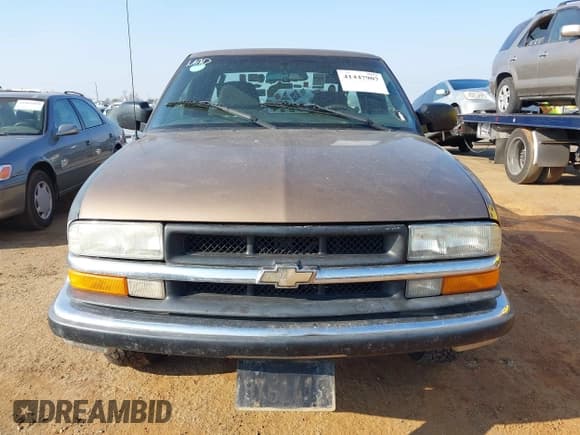 ✅ 2003 Chevrolet S-10 LS • VIN: 1GCCS19H938278424 • Lot: 41447907. Listed on IAAI with 237,350 mi. Free auction sales archive from the USA and detailed vehicle history report at DreamBid. Image 6.