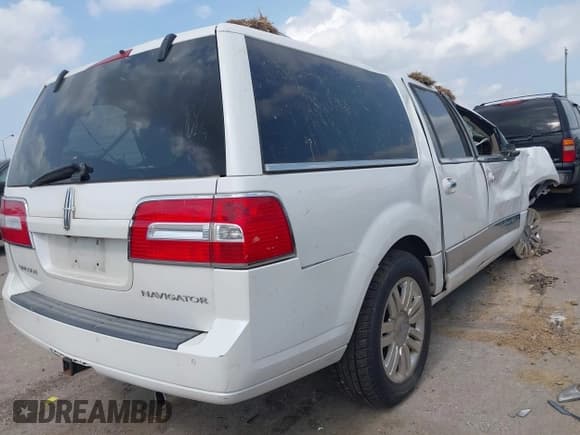 ✅ 2011 Lincoln Navigator • VIN: 5LMJJ3J52BEJ00287 • Lot: 42244146. Listed on IAAI with Not provided. Free auction sales archive from the USA and detailed vehicle history report at DreamBid. Image 4.