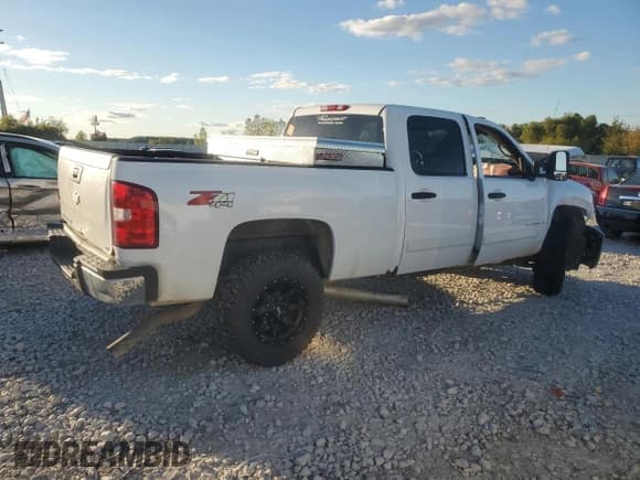 ✅ 2007 Chevrolet Silverado 2500HD 1LT • VIN: 1GCHK23K97F507492 • Лот: 82319905. Опубликован ранее на Copart с пробегом Не указан. Бесплатный доступ к архиву аукционных продаж из США и подробный отчёт об истории автомобиля на DreamBid. Изображение 3.