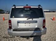 ✅ 2012 Jeep Liberty Sport Latitude • VIN: 1C4PJLAK5CW179327 • Лот: 56317415. Опубликован ранее на Copart с пробегом 132 645 миль. Бесплатный доступ к архиву аукционных продаж из США и подробный отчёт об истории автомобиля на DreamBid. Изображение 6.