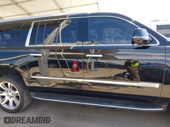 ✅ 2019 Cadillac Escalade ESV Luxury • VIN: 1GYS3HKJ8KR319272 • Lot: 41992948. Wystawiony na IAAI z przebiegiem 56 764 mil. Bezpłatny archiwum sprzedaży aukcyjnych z USA i szczegółowy raport historii pojazdu na DreamBid. Zdjęcie 13.