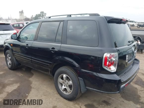 ✅ 2006 Honda Pilot EX-L • VIN: 5FNYF28536B049443 • Lot: 43682469. Listed on IAAI with 205,949 mi. Free auction sales archive from the USA and detailed vehicle history report at DreamBid. Image 3.