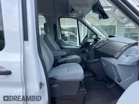 ✅ 2018 Ford Transit XL • VIN: 1FBZX2CG8JKA08901 • Lot: 42409721. Wystawiony na IAAI z przebiegiem 329 422 mil. Bezpłatny archiwum sprzedaży aukcyjnych z USA i szczegółowy raport historii pojazdu na DreamBid. Zdjęcie 5.
