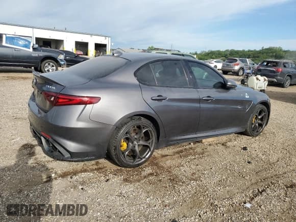✅ 2019 Alfa Romeo Giulia Quadrifoglio • VIN: ZARFAMEV4K7599309 • Lot: 69595785. Wystawiony na Copart z przebiegiem 62 184 mil. Bezpłatny archiwum sprzedaży aukcyjnych z USA i szczegółowy raport historii pojazdu na DreamBid. Zdjęcie 3.