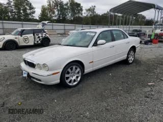 ✅ 2004 Jaguar XJ 8 • VIN: SAJEA71C34SG01423 • Lot: 85938315. Wystawiony na Copart z przebiegiem 31 084 mil. Bezpłatny archiwum sprzedaży aukcyjnych z USA i szczegółowy raport historii pojazdu na DreamBid. Zdjęcie 1.