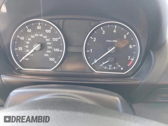 ✅ 2008 BMW 1 Series 128i • VIN: WBAUN13538VH80185 • Lot: 41381953. Wystawiony na IAAI z przebiegiem Nie podano. Bezpłatny archiwum sprzedaży aukcyjnych z USA i szczegółowy raport historii pojazdu na DreamBid. Zdjęcie 7.