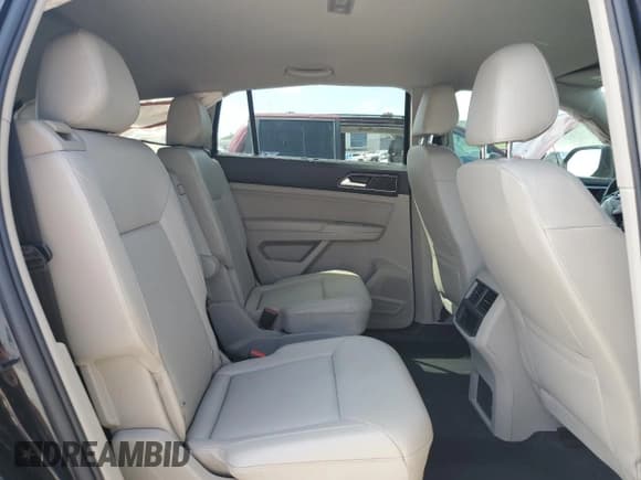 ✅ 2018 Volkswagen Atlas SE • VIN: 1V2PR2CA7JC519727 • Lot: 65758455. Wystawiony na Copart z przebiegiem 201 393 mil. Bezpłatny archiwum sprzedaży aukcyjnych z USA i szczegółowy raport historii pojazdu na DreamBid. Zdjęcie 11.