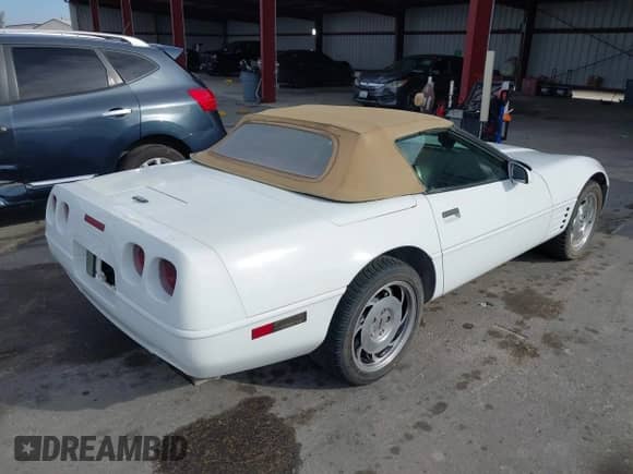 ✅ 1994 Chevrolet Corvette • VIN: 1G1YY32P1R5102357 • Lot: 43618578. Wystawiony na IAAI z przebiegiem 138 221 mil. Bezpłatny archiwum sprzedaży aukcyjnych z USA i szczegółowy raport historii pojazdu na DreamBid. Zdjęcie 4.
