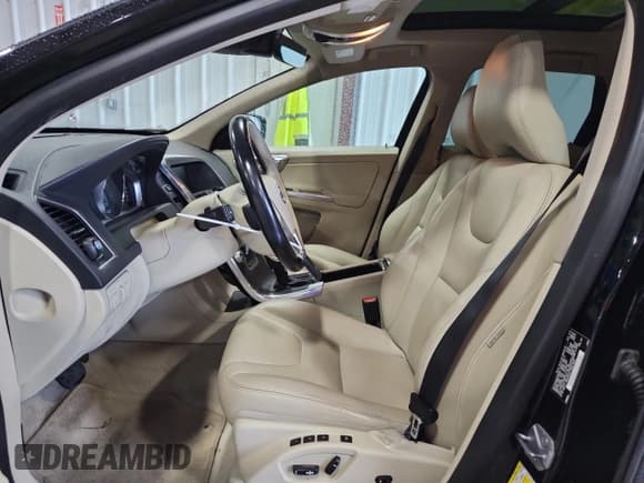 ✅ 2016 Volvo XC60 T6 Drive-E • VIN: YV449MRK1G2925126 • Lot: 63559815. Wystawiony na Copart z przebiegiem 111 659 mil. Bezpłatny archiwum sprzedaży aukcyjnych z USA i szczegółowy raport historii pojazdu na DreamBid. Zdjęcie 7.